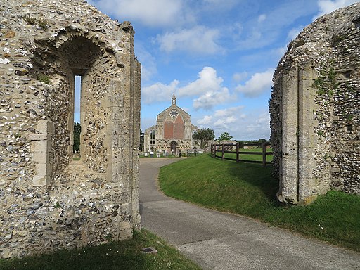 Binham Priory gatehouse - geograph.org.uk - 4027125