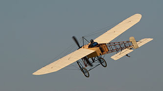 English: Mikael Carlson's Blériot XI/Thulin A 1910 (first takeoff after restoration: 1991, 7-cylinder Gnôme-Omega 50 hp rotary engine). Deutsch: Mikael Carlsons Blériot XI/Thulin A 1910 (Erstflug nach Restaurierung: 1991, 7-Zylinder Gnôme-Omega 50 PS Sternmotor).