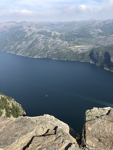 File:Blick vom Preikestolen 2019 03.jpg