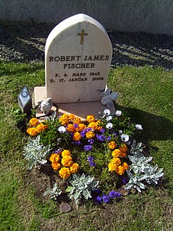 Bobby Fischer grave.JPG