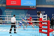 Deutsch: Boxen bei den Olympischen Jugendspielen 2018 Tag 12, 18. Oktober 2018 - Kampf um die Bronzemedaille im Fliegengewicht Mädchen – Heaven Destiny Garcia (USA, blau) schlägt Goryanana Stoeva (Bulgarien, rot) 5-0; Ringrichter ist Ishanguly Meretnyyazov (Turkmenistan). English: Boxing at the 2018 Summer Youth Olympics on 18 October 2018 – Girl's flyweight Bronze Medal Bout - Heaven Destiny Garcia (USA, blue) beats Goryanana Stoeva (Bulgaria, red) 5-0; Referee is Ishanguly Meretnyyazov (Turkmenistan). Español: Boxeo en los Juegos Olímpicos Juveniles de Verano de 2018 en 18 de octubre de 2018 - Combate a medalla de bronce de peso mosca para mujeres: Heaven Destiny Garcia (Estados Unidos, azul) le gana a Goryanana Stoeva (Bulgaria, roja) 5-0; El árbitro es Ishanguly Meretnyyazov (Turkmenistán).