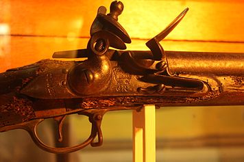 Brown Bess mušketa vystavená ve Vojenském muzeu Co. Carlow.