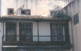 Balcón de la Casa del Conde en 2001