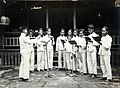 COLLECTIE TROPENMUSEUM Een Dajak jongenskoor bij de Rooms-Katholieke Missie op Borneo TMnr 60051446.jpg