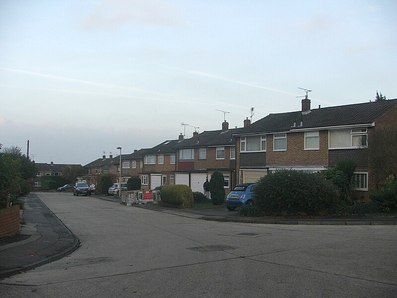 File:Caldew Avenue, Rainham - geograph.org.uk - 4252582.jpg