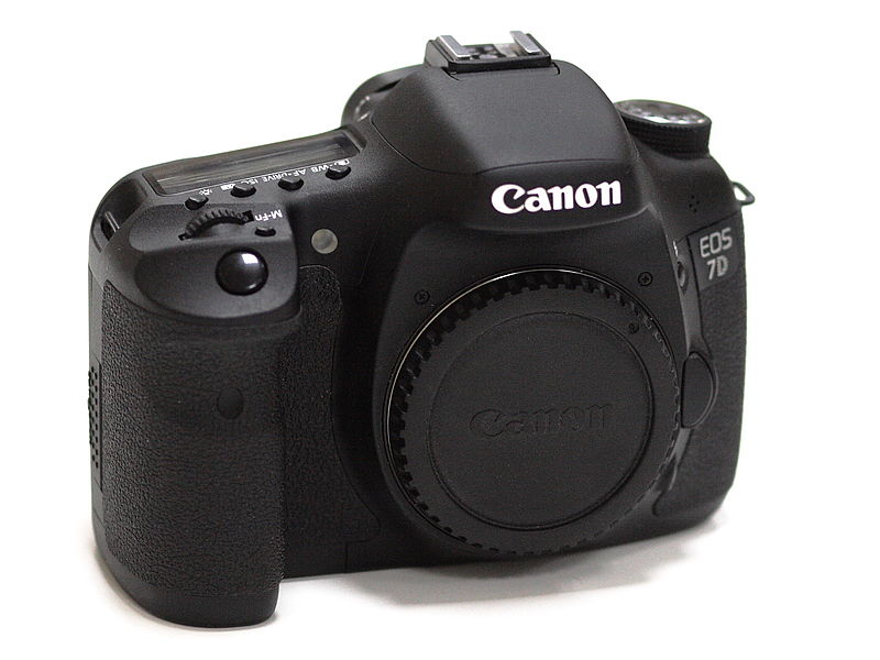 File:Canon EOS 7D front 02.jpg