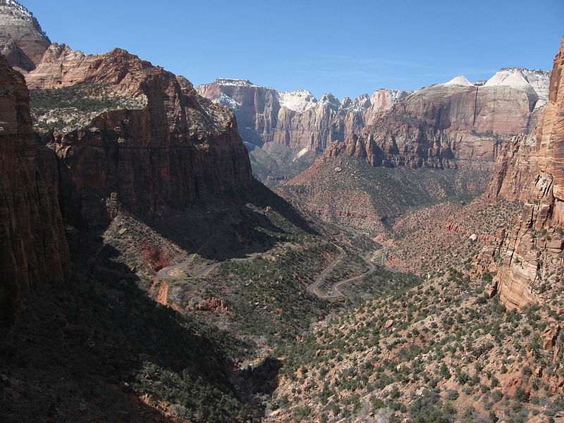 File:Canyon Overlook Trail, Zion National Park (5521133241).jpg