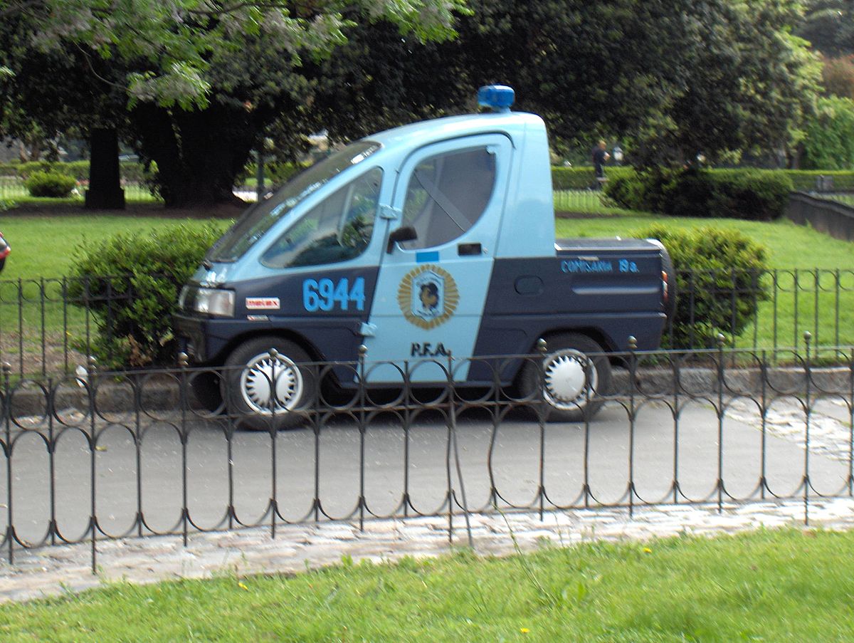 File:Carro de la Policía Federal Argentina.JPG - Wikimedia Commons