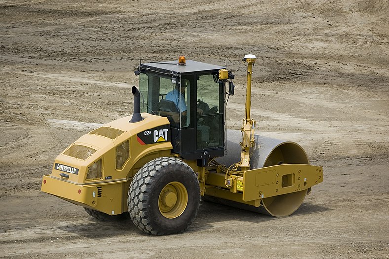 Катки cat. Виброкаток Caterpillar cs56. Каток Caterpillar cs56. Caterpillar вибрационный каток cs56. Грунтовый каток Катерпиллер.