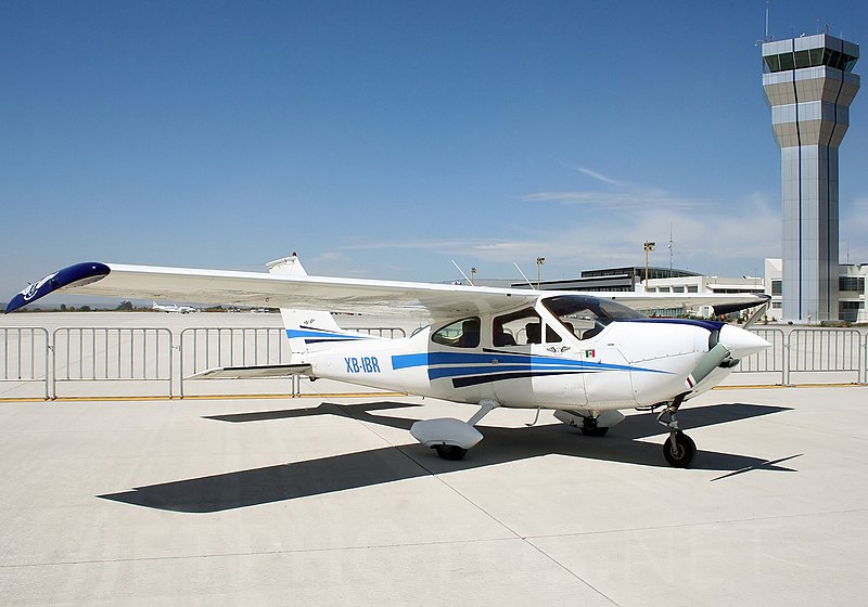 File:Cessna 177 Cardinal, Untitled JP6883739.jpg