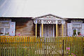 Ganek malowanej chaty białokurpiowskiej w Rząśniku