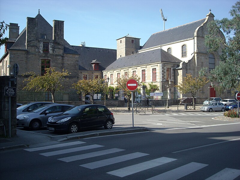 File:Charité Saint-Louis Vannes 02.jpg