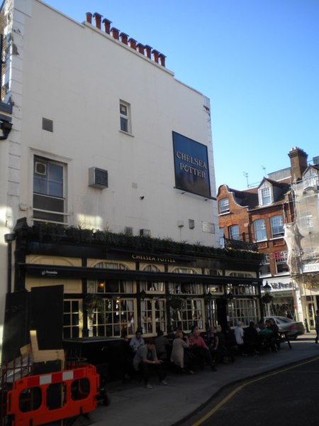 File:Chelsea Potter, Radnor Walk SW3 - geograph.org.uk - 2105467.jpg