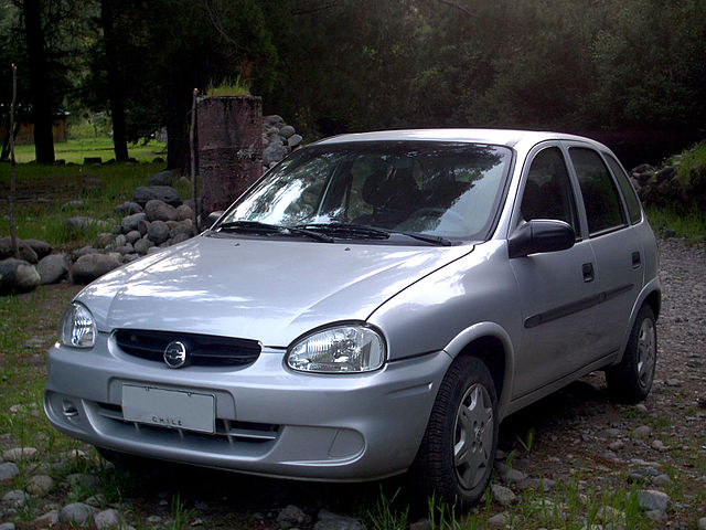 File:Chevrolet Corsa Classic 1.6 GL Extra Millennium Sedan 2003  (15311773201).jpg - Wikimedia Commons