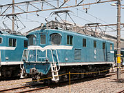 DeKi 107 no padrão azul da Chichibu Railway, maio de 2010.