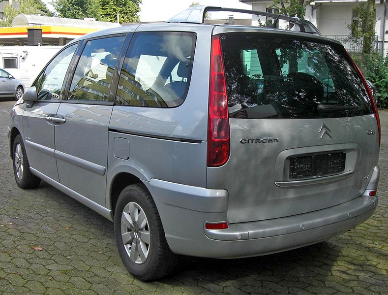 File:Citroën C8 rear.jpg