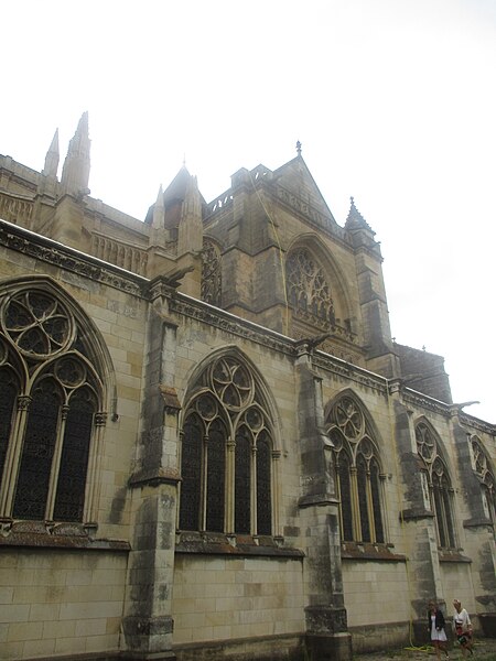 File:Cloître de Bayonne.jpg