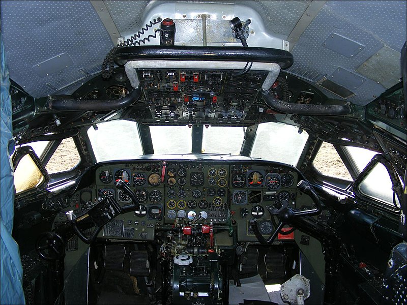 File:Cockpit dune caravelle (2890622192).jpg