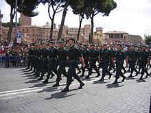 COMSUBIN berets on march Comando Subacquei ed Incursori marching.jpg