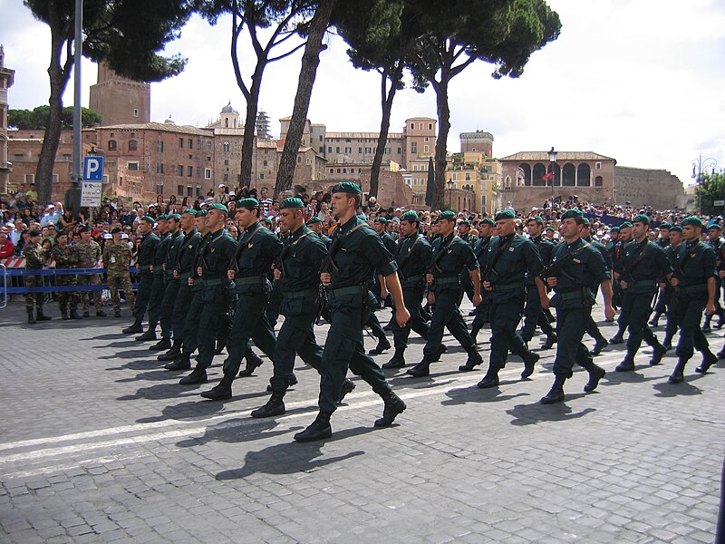 File:Comando Subacquei ed Incursori marching.jpg