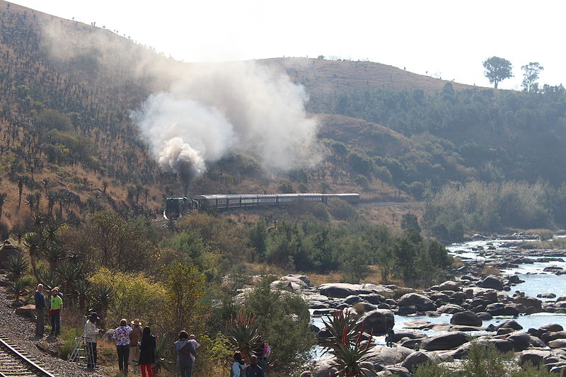 File:Creighton steam train.JPG