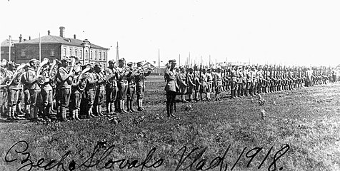 V popředí je orchestr Československého sboru, 1918