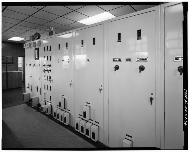 File:DETAIL VIEW OF CENTRAL CONTROL PANEL INSIDE CENTRAL CONTROL STATION, LOOKING NORTHEAST - Upper Mississippi River 9-Foot Channel, Lock and Dam No. 8, On Mississippi River near HAER WIS,62-GEN.V,1-56.tif