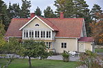 Den yngre mangårdsbyggnaden till Kårboda gård styckades av från gården under 1980-talet.