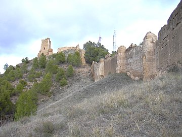 Vista de las murallas con torre de San Cristobal al fondo / View of the citiy walls →