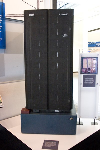 File:Blue Box in museum.jpg - Wikipedia