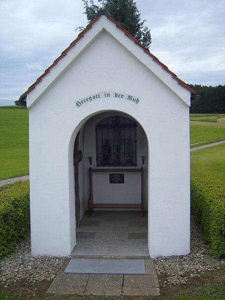 Die Feldkapelle im oberschwäbischen Achsenried (Außenansicht)