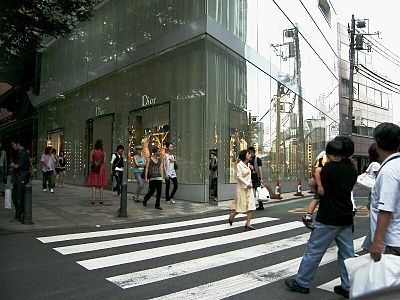 Vista de calle del Christian Dior Omotesando en Tokyo.