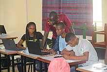 Discussion au CRS SWiki 2030 en Guinée 12.jpg