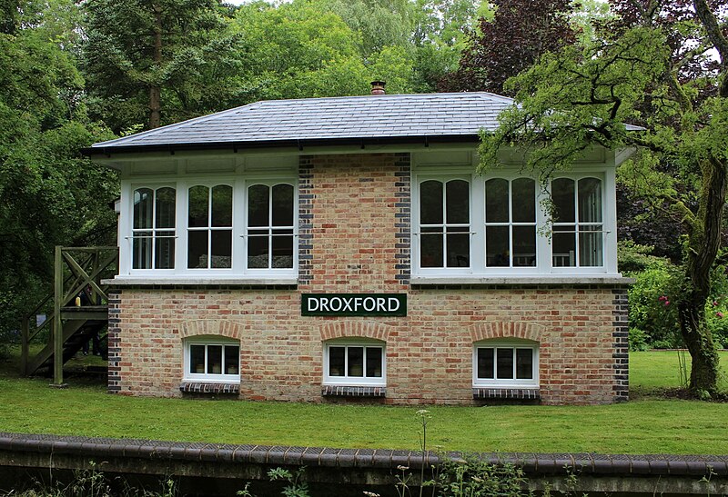 File:Droxford Station (28061052035).jpg