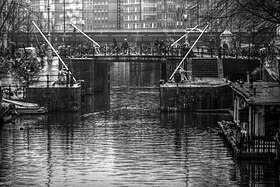 Blick auf die Leliegrachtbrücke vom Eenhoornsluis, der 2012 die Korte Prinsengracht überspannt.