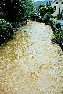 The Eipbach at the same point during the flood in 2007