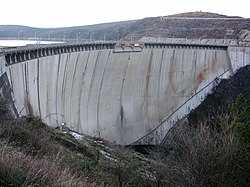 Vue du barrage d'El Atazar06.jpg