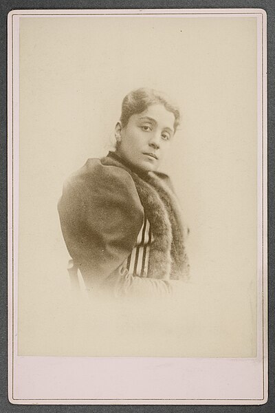 File:Eleonora Duse 1859-1924, italiensk skådespelare - 1870 SLSA 1270 34 foto 505.jpg