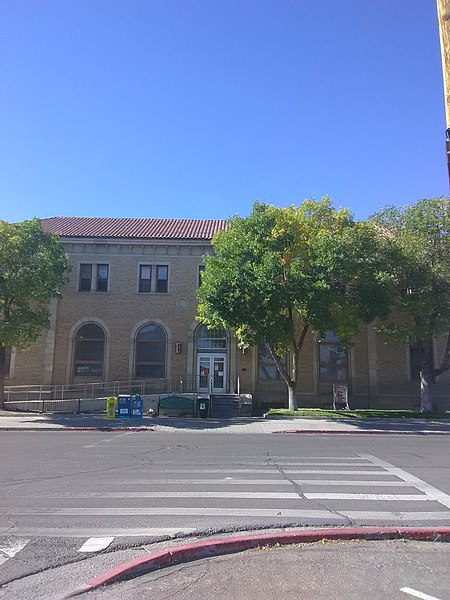 File:Elko county court house on idaho street (with no cars in front)IMG 20180923 100840 elko , nevada post office on 3rd st (with no cars in front ).jpg