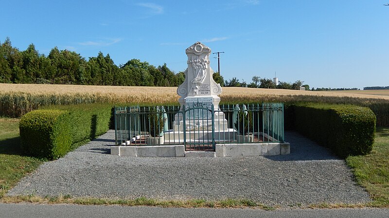 File:FR 17 Lozay - Monument aux morts.jpg