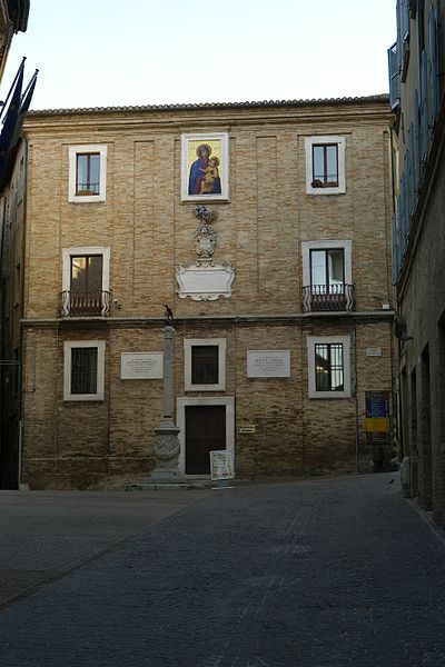 File:Facciata Nord Palazzo Comunale Urbino.jpg