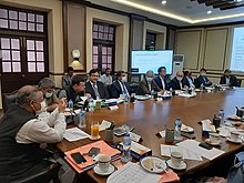 Federální ministr pro námořní dopravu Rizwan Ahmed předsedá setkání na vysoké úrovni v ústředí Karachi Port Trust Headquarters.jpg