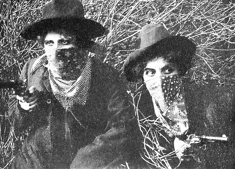 File:Film still from 1912 Kalem production The Girl Bandits' Hoodoo.jpg