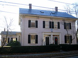 İlk Cemaat Kilisesi Papaz Evi, ArlingtonMA - IMG 2771.JPG