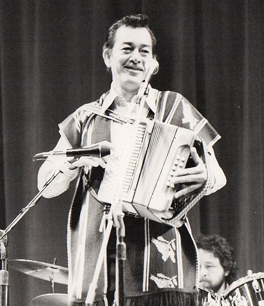 File:Flaco Jimenez (musician) on stage at Farnham, U.K., 1985.jpg