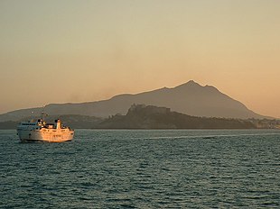 Le isole di Procida e Ischia viste da Capo Miseno al tramonto