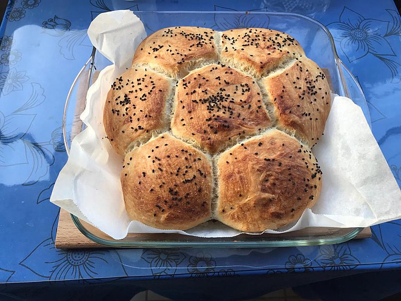 File:Flower-Shaped Homemade Bread.jpg