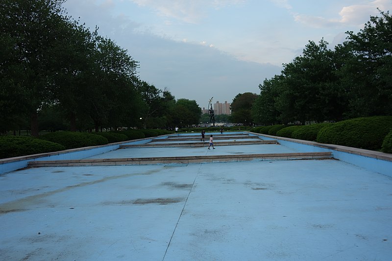 File:Flushing Meadows Fair Grounds td (2018-05-26) 184 - Fountain of the Fairs.jpg