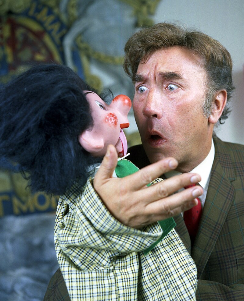The Jokes Thread, m8s! - Page 32 800px-Frankie_Howerd_colour