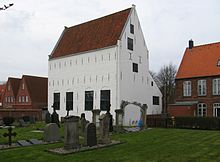 Mennonitischer Friedhof vor dem Betsaal.